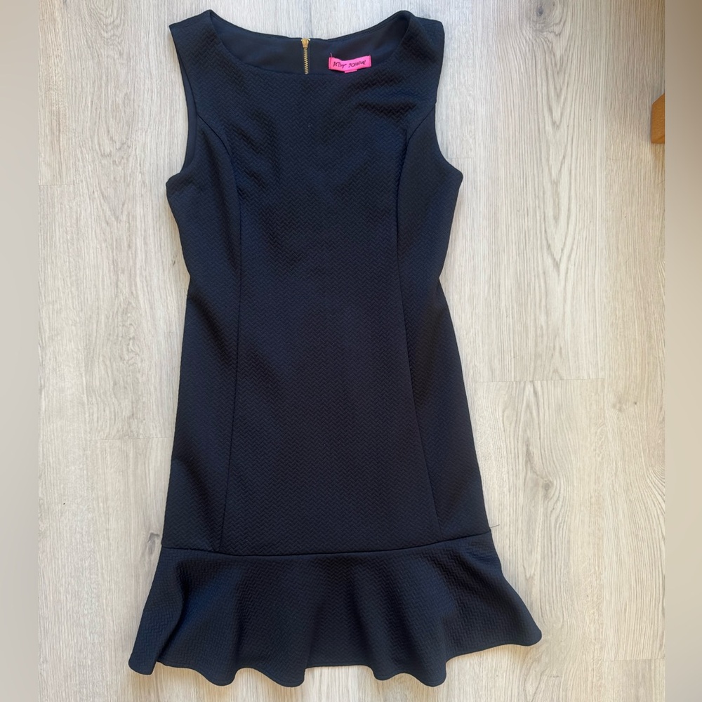 Betsey Johnson Little Black Dress Elegant Sleeveless Flounce Chevron Size 4